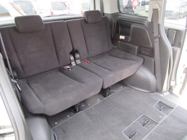 HONDA STEP WAGON - Image 20