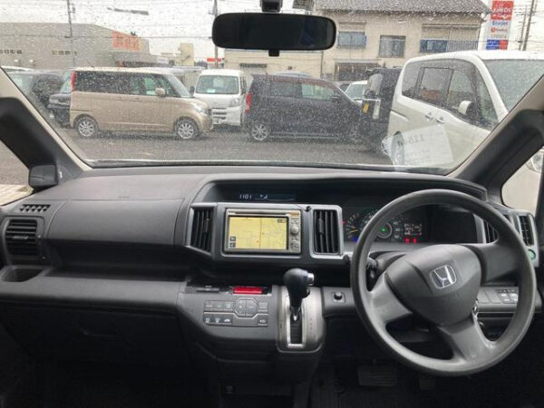 HONDA STEP WAGON - Image 3