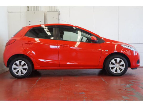 MAZDA DEMIO - Image 3