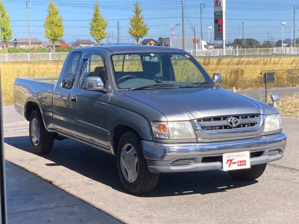 TOYOTA HILUX - Image 3