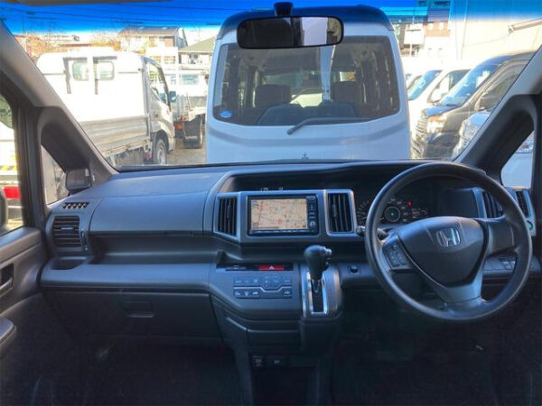 HONDA STEP WAGON - Image 3