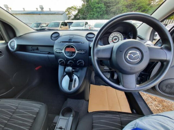 MAZDA DEMIO - Image 21