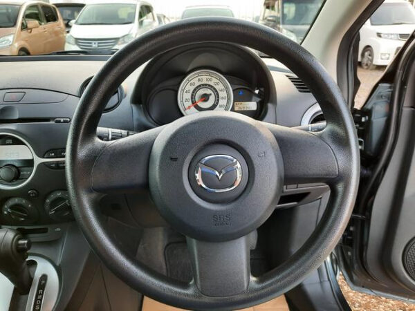 MAZDA DEMIO - Image 22