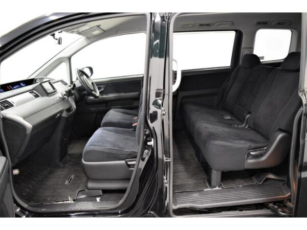 HONDA STEP WAGON - Image 22