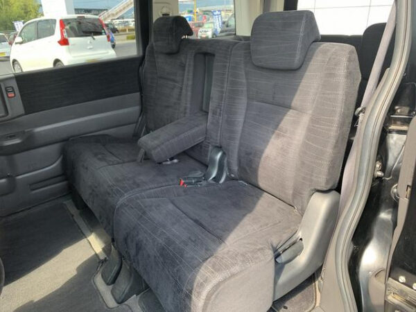 HONDA STEP WAGON - Image 22