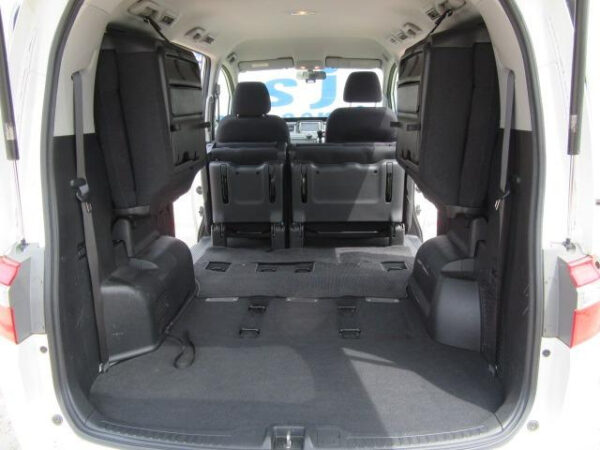 HONDA STEP WAGON - Image 22