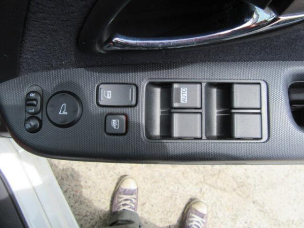 HONDA STEP WAGON - Image 24