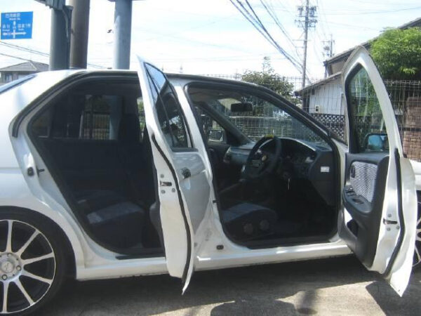 NISSAN BLUE BIRD - Image 25