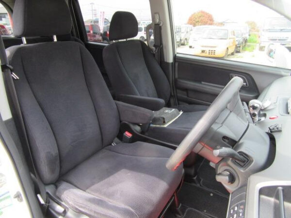 HONDA STEP WAGON - Image 26