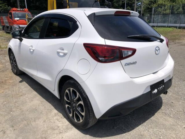 MAZDA DEMIO - Image 4
