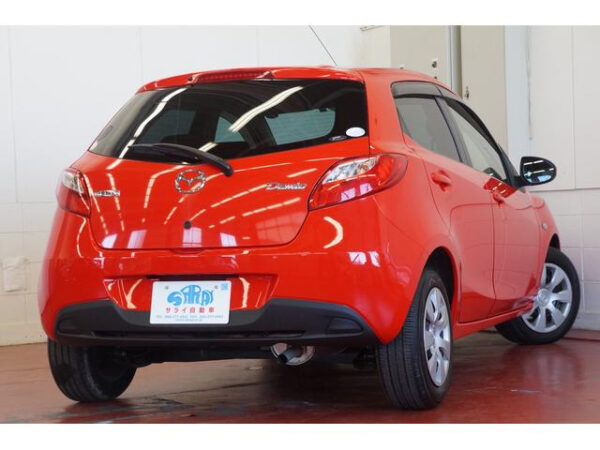 MAZDA DEMIO - Image 4