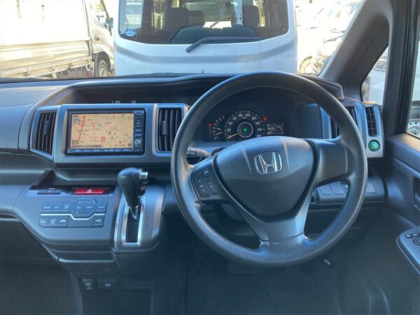 HONDA STEP WAGON - Image 4