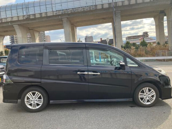 HONDA STEP WAGON - Image 5