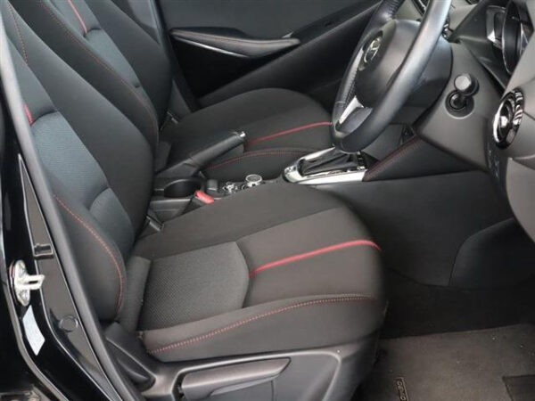 MAZDA DEMIO - Image 5