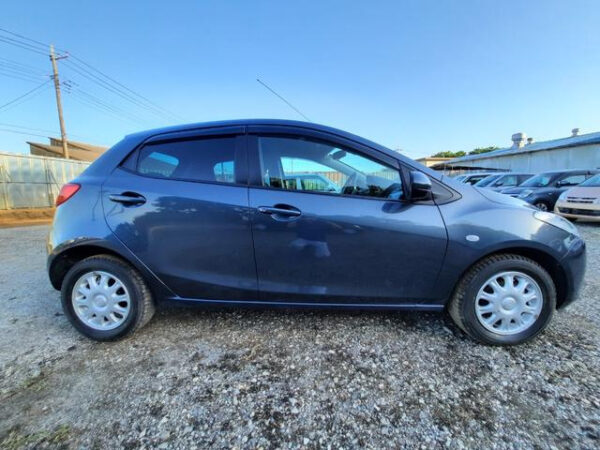 MAZDA DEMIO - Image 5