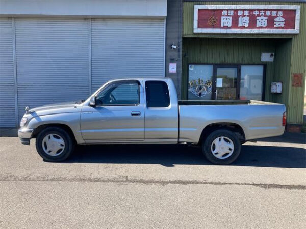 TOYOTA HILUX - Image 5