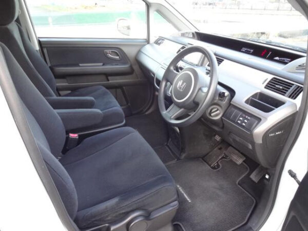 HONDA STEP WAGON - Image 6