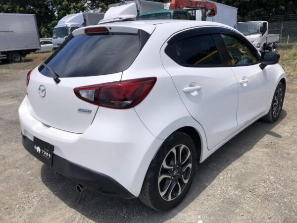 MAZDA DEMIO - Image 6
