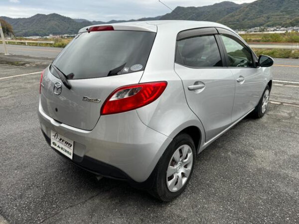 MAZDA DEMIO - Image 6
