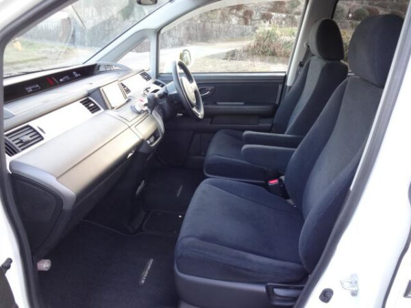 HONDA STEP WAGON - Image 7