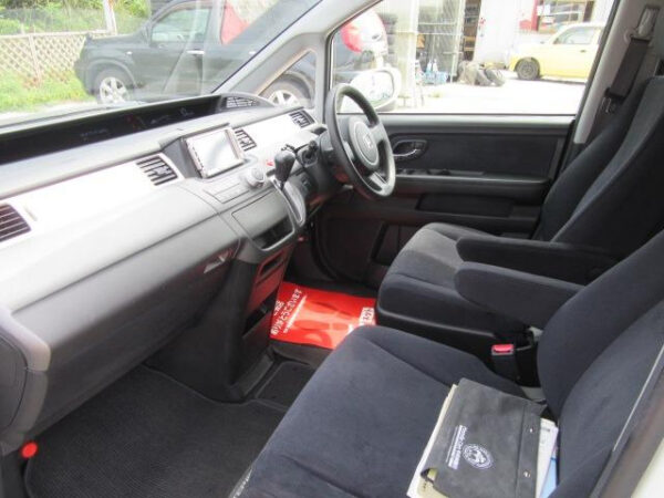 HONDA STEP WAGON - Image 7