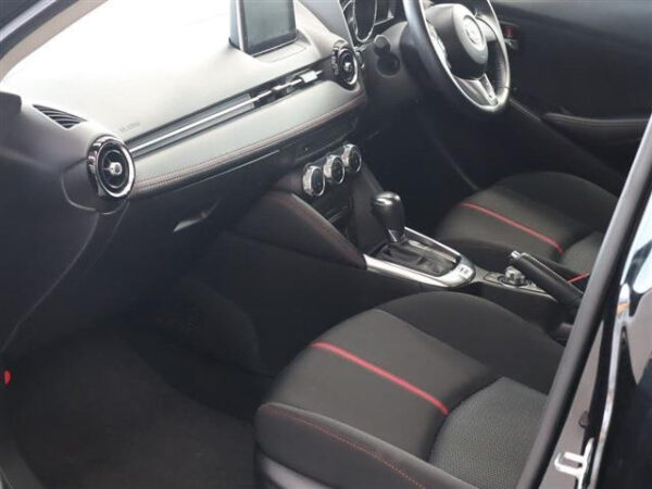 MAZDA DEMIO - Image 7