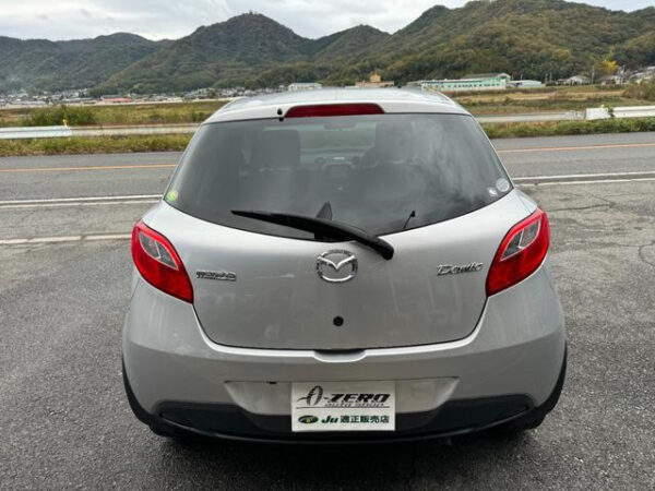 MAZDA DEMIO - Image 7
