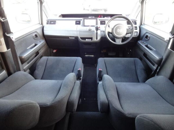 HONDA STEP WAGON - Image 8