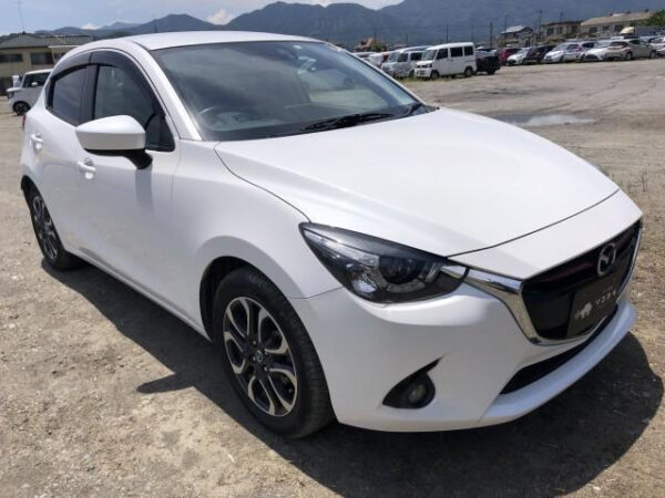 MAZDA DEMIO - Image 8