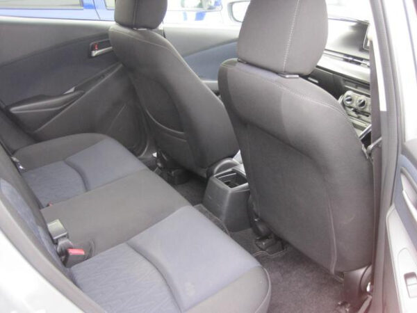 MAZDA DEMIO - Image 8
