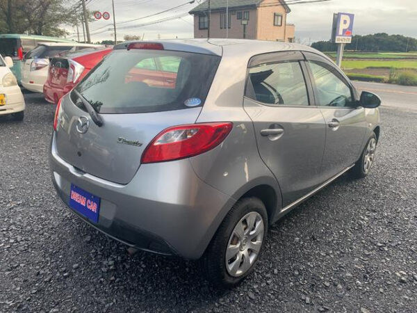 MAZDA DEMIO - Image 8