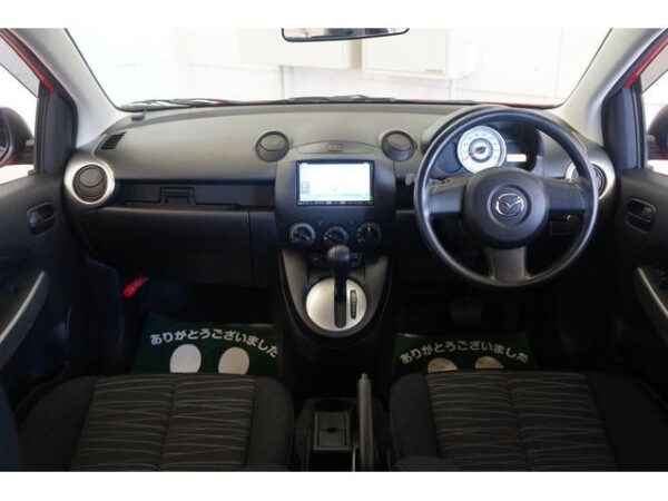 MAZDA DEMIO - Image 8
