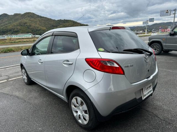 MAZDA DEMIO - Image 8