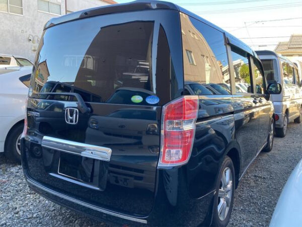 HONDA STEP WAGON - Image 8