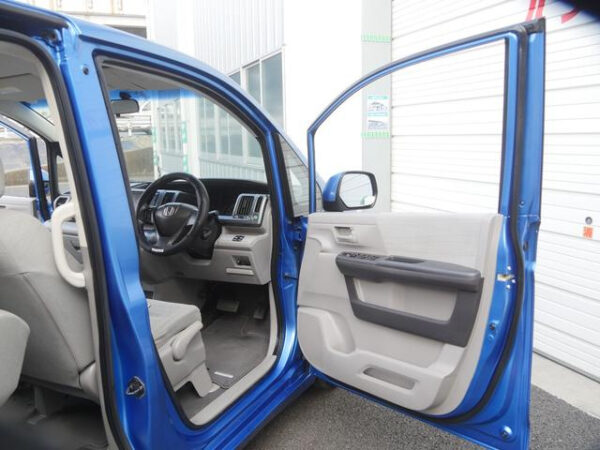 HONDA STEP WAGON - Image 9
