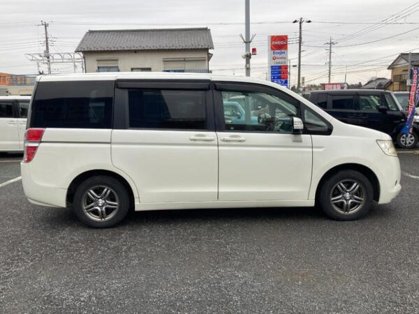 HONDA STEP WAGON - Image 9