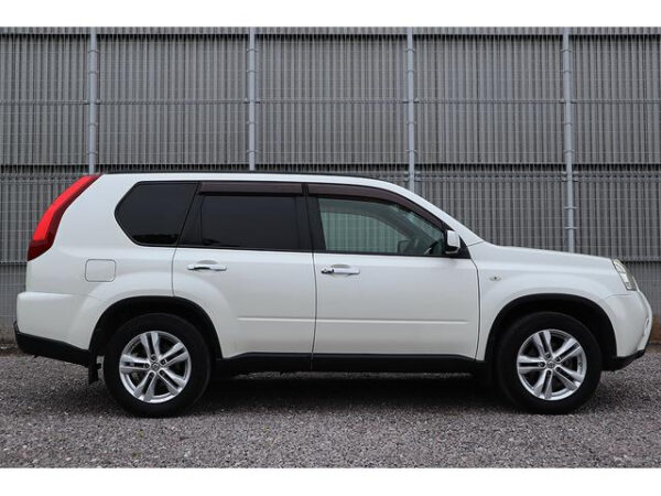 NISSAN X-TRAIL - Image 9