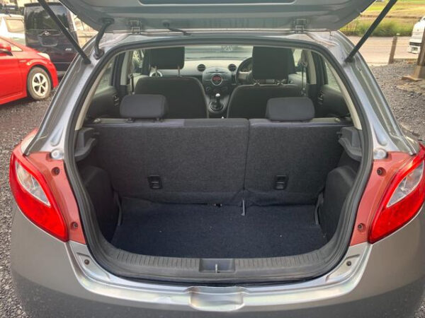 MAZDA DEMIO - Image 9