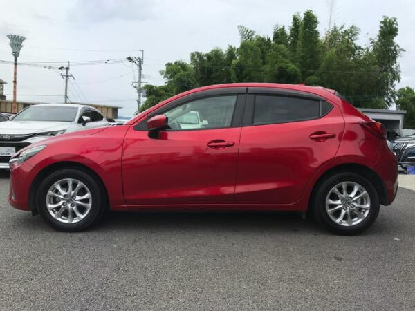 MAZDA DEMIO - Image 9