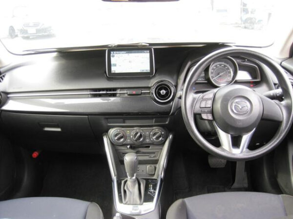MAZDA DEMIO - Image 9