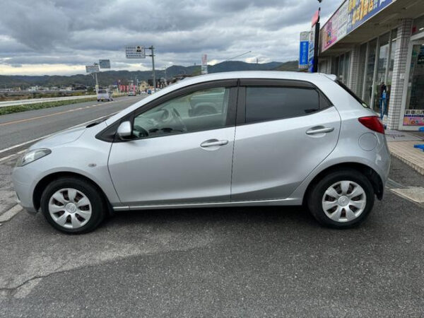MAZDA DEMIO - Image 9