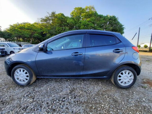 MAZDA DEMIO - Image 9