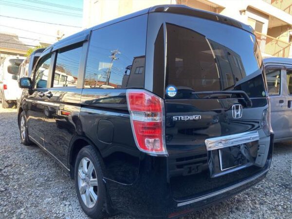 HONDA STEP WAGON - Image 9