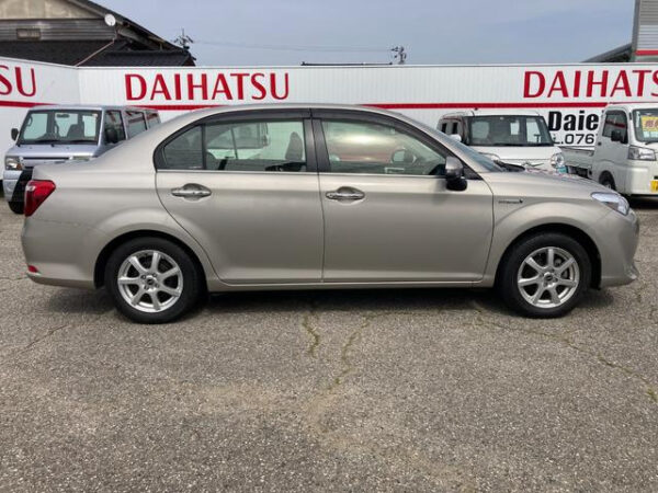 TOYOTA COROLLA AXIO - Image 10