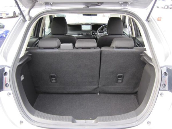 MAZDA DEMIO - Image 10