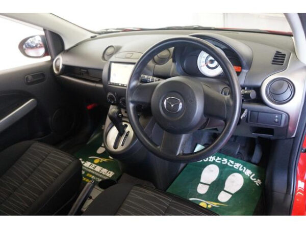 MAZDA DEMIO - Image 10