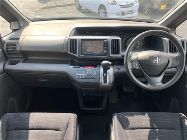 HONDA STEP WAGON - Image 10