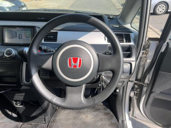 HONDA STEP WAGON - Image 11