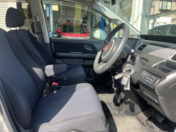 HONDA STEP WAGON - Image 13