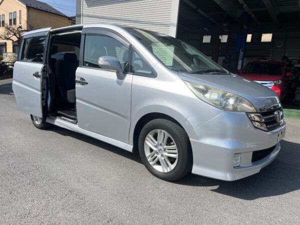 HONDA STEP WAGON - Image 17